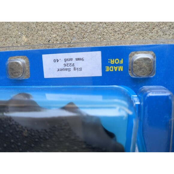 Hogue 26000 Grip With Finger Grooves for SIG SAUER P226 - Picture 6 of 7